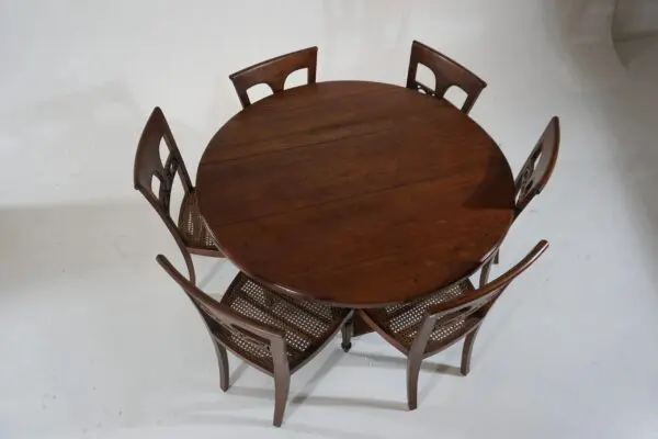 A table with six chairs around it