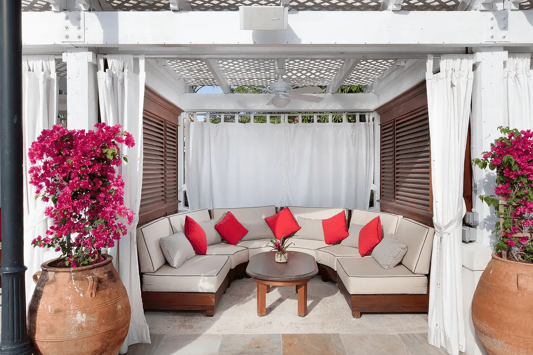 How to Choose the Best Teak Outdoor Furniture for Your Patio