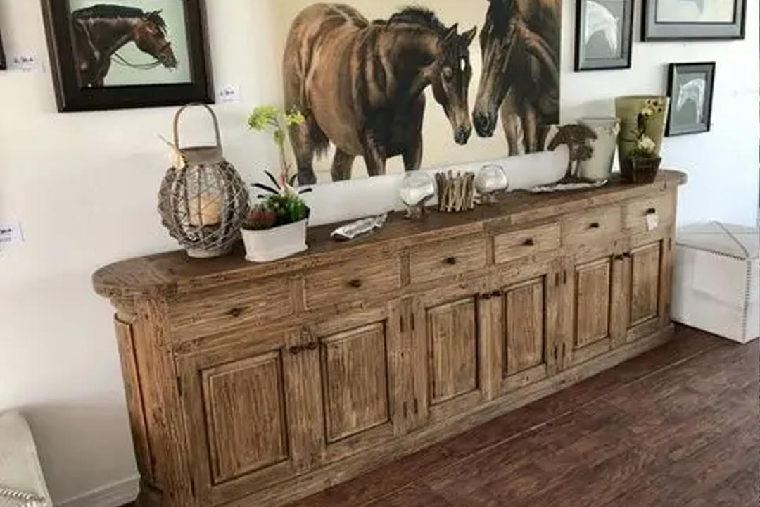 Refined Equestrian Style Without the Expected Horse Decor